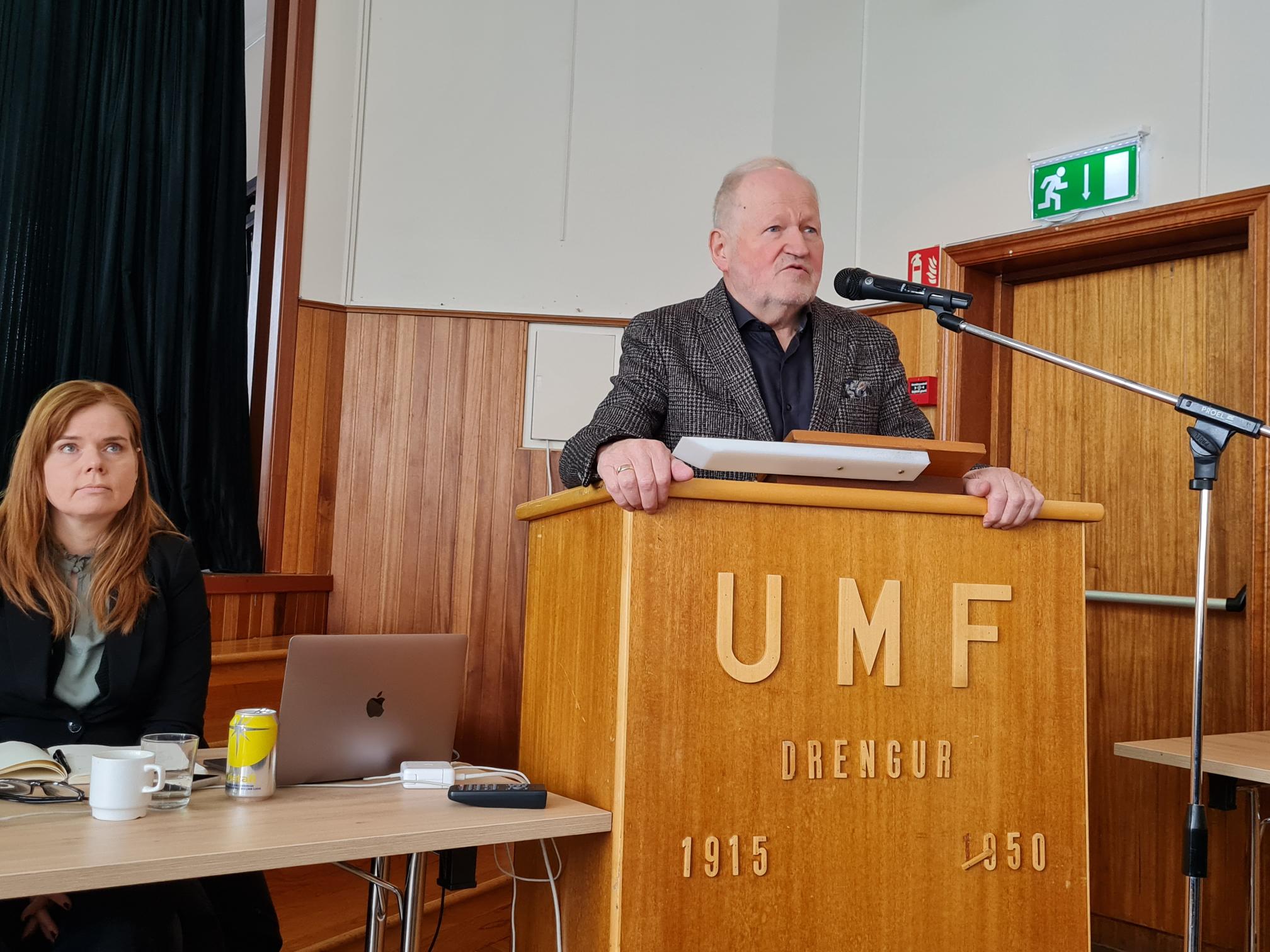 Karl Magnús oddviti Karl Magnús oddviti