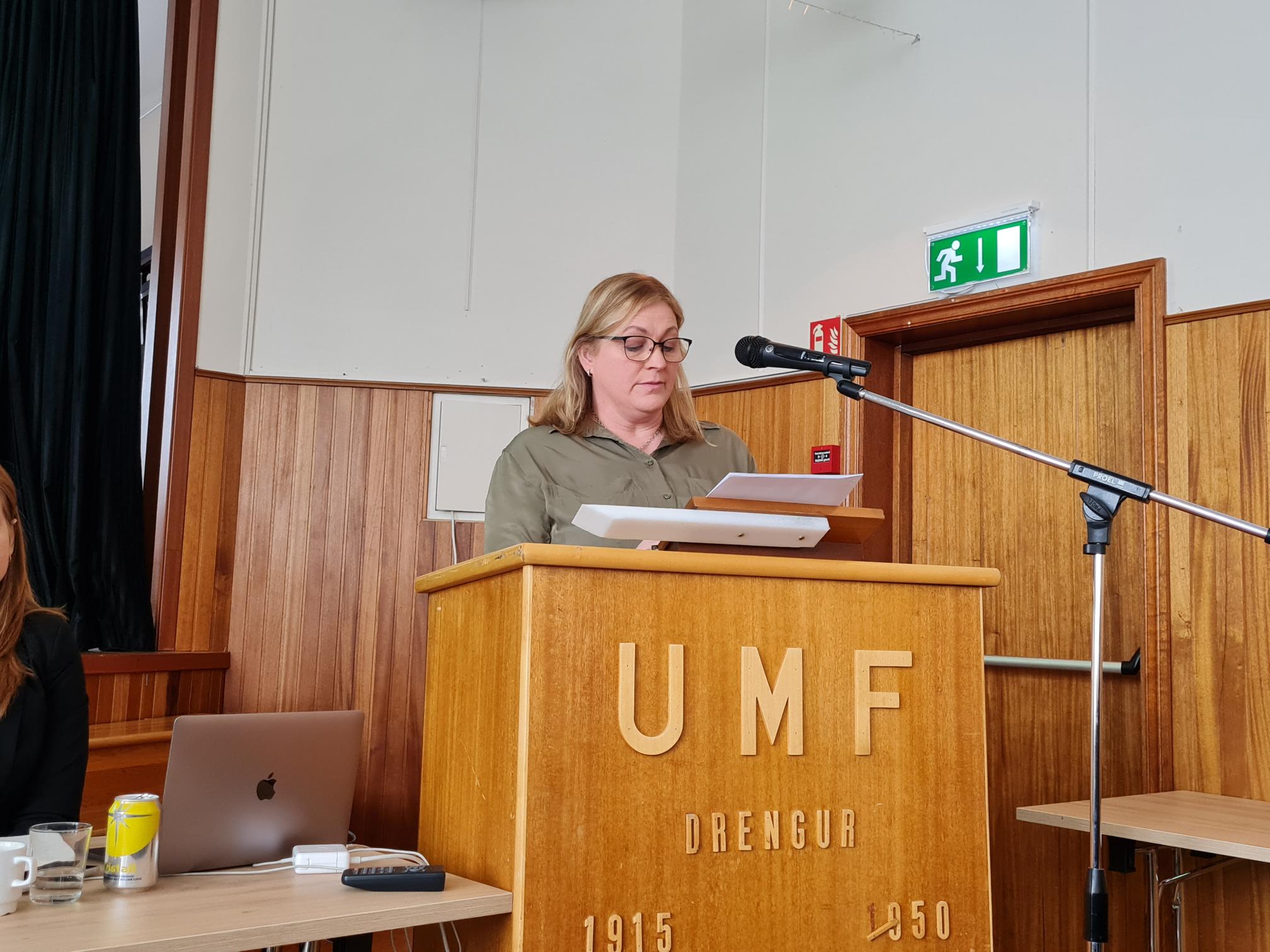 Jóhanna Hreinsdóttir Fundarstjóri Jóhanna Hreinsdóttir Fundarstjóri