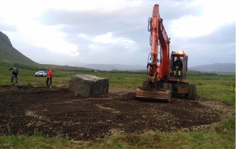 Fyrsta skóflustungan tekin 2016