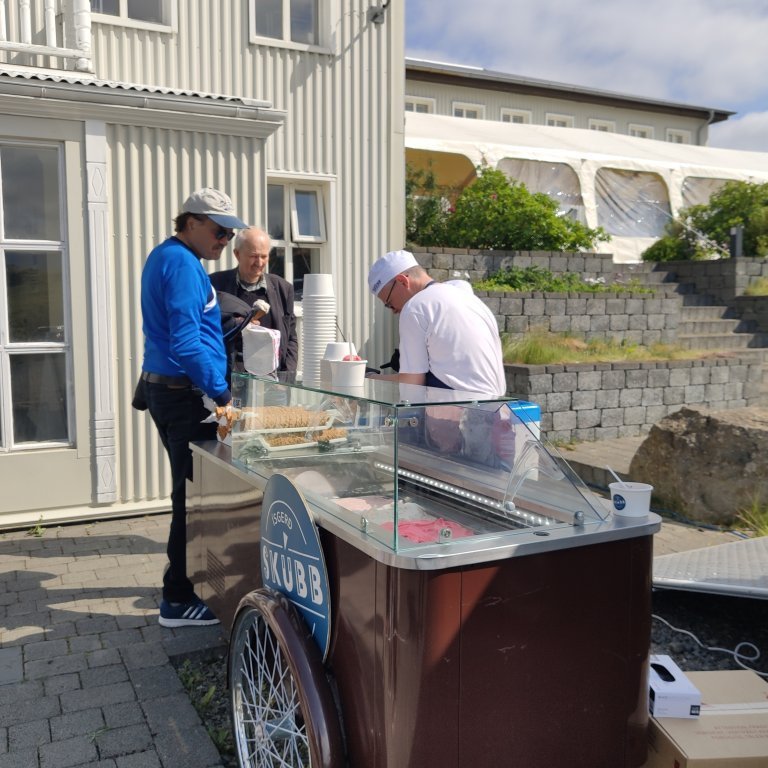 felagsgardur-katt-i-kjos-2021-43