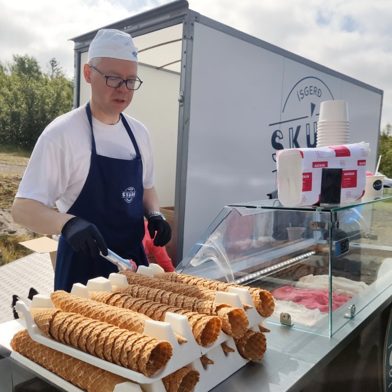 felagsgardur-katt-i-kjos-2021-44