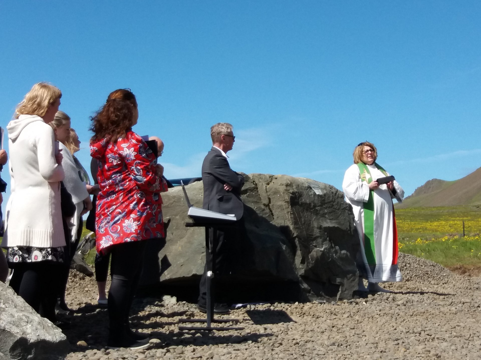 Guðþjónusta við útialtari 2017. Sr. Arna Grétarsdóttir