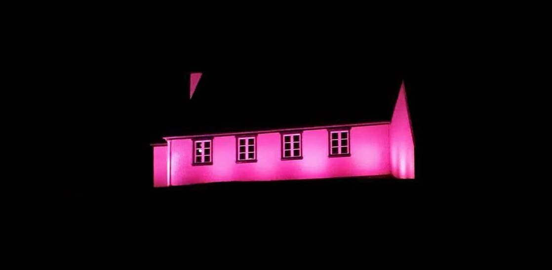 Reynivallakirkja bleik og blíð